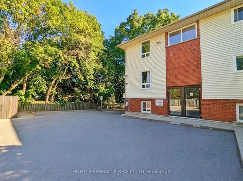 14-119 Cedar St S, Kitchener, ON, N2G3L6 | Card Image
