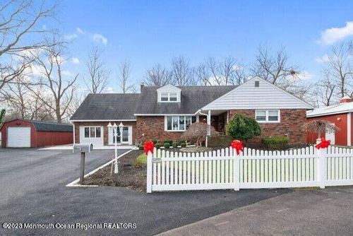 573 Lloyd Rd, Aberdeen, NJ, 07747-1329 | Card Image