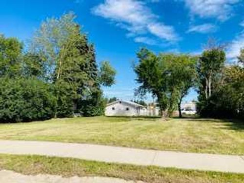 5029 52 St, Mayerthorpe, AB, T0E1N0 | Card Image