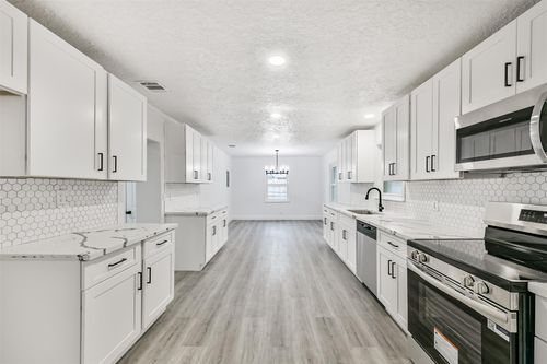 2121 County Road 892, Alvin, TX, 77511-6602 | Card Image