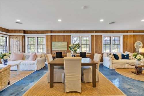 627 S Main St, Centerville, MA, 02632-3409 | Card Image