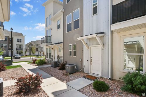 1017 S 2740 E, Spanish Fork, UT, 84660-6334 | Card Image
