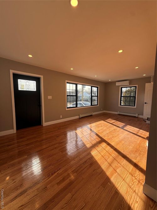 1709 Camp Ave, N Merrick, NY, 11566-2542 | Card Image