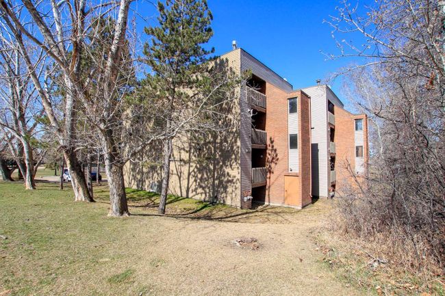 2 - 80 Piper Drive, Home with 3 bedrooms, 1 bathrooms and 2 parking in Red Deer AB | Image 2