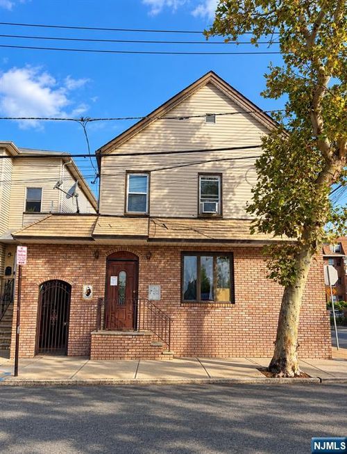 15 Hensler St, Newark, NJ, 07105-6424 | Card Image