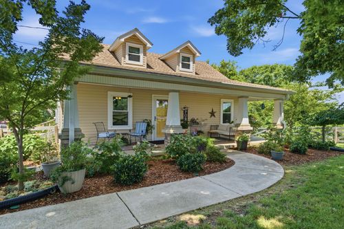 1300 Oak Grove Rd, Dickson, TN, 37055-4135 | Card Image