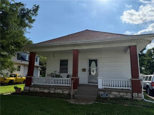 910 N Lynn St, Independence, MO, 64050-2902 | Card Image