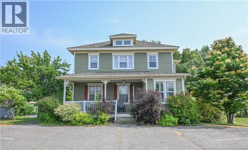 98 Blvd St-Pierre O, Caraquet, NB, E1W1B6 | Card Image