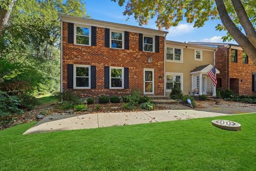 1525 Wedgefield Cir, Naperville, IL, 60563-6303 | Card Image