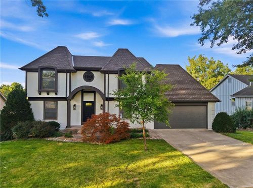 3628 Ne Basswood Dr, Lee's Summit, MO, 64064-1838 | Card Image