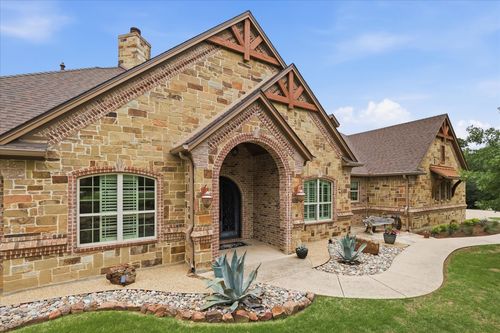 6751 Robinson Canyon Rd, Aubrey, TX, 76227-2840 | Card Image