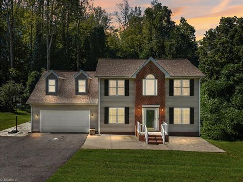 1105 Fox Hunt Ln, Reidsville, NC, 27320-8595 | Card Image