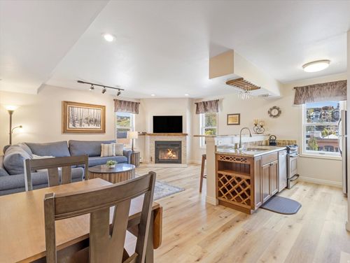 d-424 Park Ave, Park City, UT, 84060-5217 | Card Image