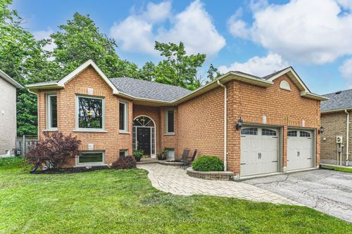 109 Brown St, Barrie, ON, L4N7V6 | Card Image