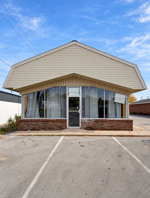 2518 Fort Campbell Blvd, Hopkinsville, KY, 42240-4671 | Card Image
