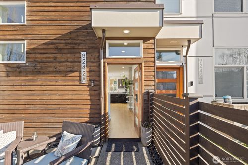 9242 17th Avenue Sw, Seattle, WA, 98106 | Card Image