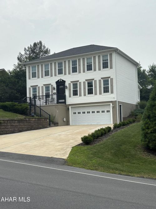 984 Newry Ln, Duncansville, PA, 16635-7503 | Card Image