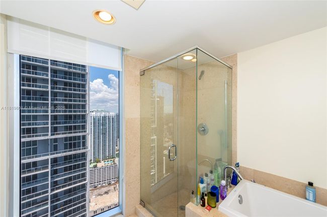 APT-4213 - 475 Brickell Ave, Condo with 2 bedrooms, 2 bathrooms and null parking in Miami FL | Image 13