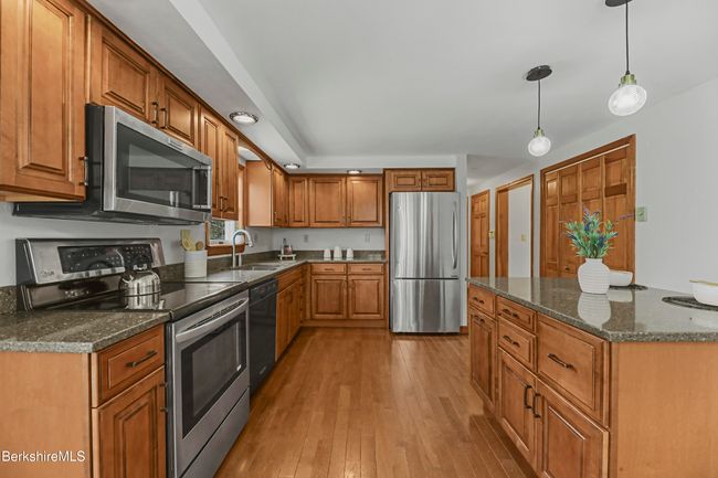 2 Faucett Ln, House other with 3 bedrooms, 3 bathrooms and null parking in Pittsfield MA | Image 13
