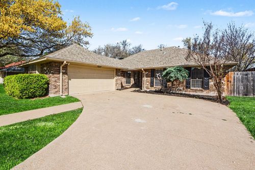 1842 Westcreek Dr, Garland, TX, 75042-4754 | Card Image