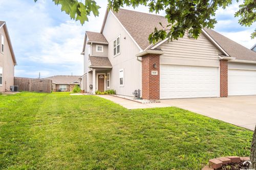 2418 Surrey Dr, Lawrence, KS, 66046-5521 | Card Image
