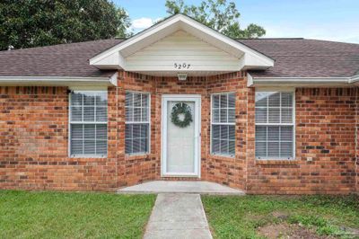 5207 Deer Creek Dr, House other with 3 bedrooms, 2 bathrooms and 2 parking in Pace FL | Image 3