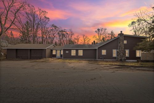 1589 Racine Ave S, Lake Saint Croix Beach, MN, 55043-9406 | Card Image