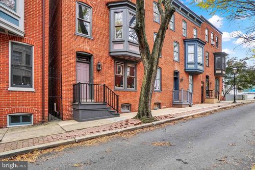 328 E Locust St, YORK, PA, 17403-2312 | Card Image