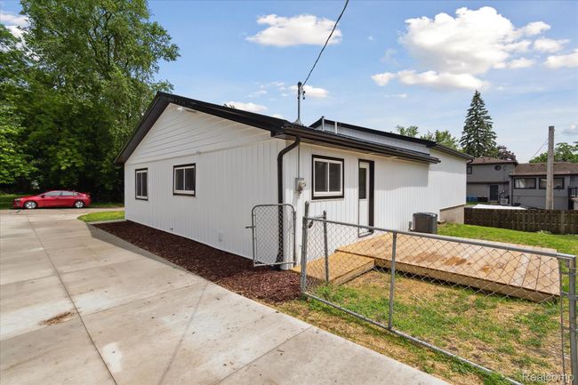 rear and deck | Image 31