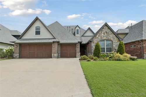 420 127th Pl, Jenks, OK, 74037-4411 | Card Image