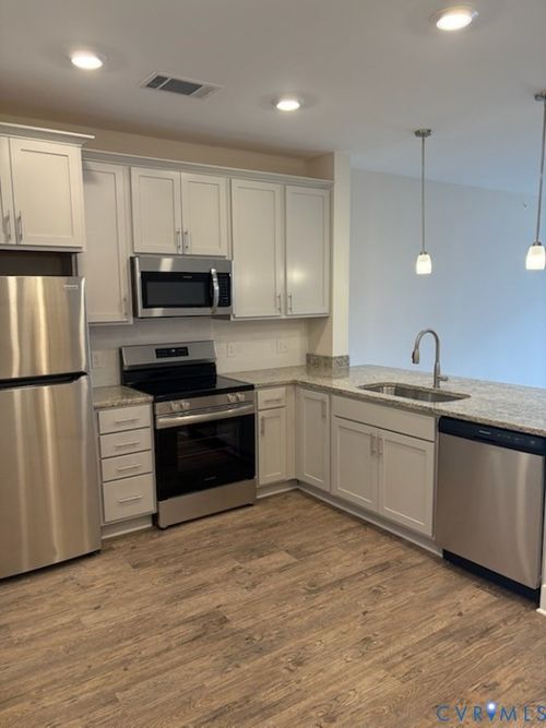 unit-204-10530 Stony Bluff Dr, Ashland, VA, 23005-8243 | Card Image