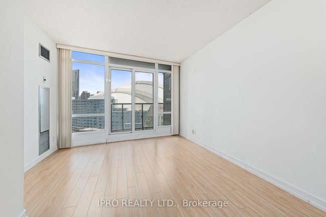 1808 - 373 Front St W, Condo with 3 bedrooms, 2 bathrooms and 1 parking in Toronto ON | Image 5