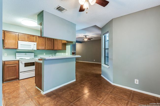 UNIT-1404 - 4212 Medical Dr, Condo with 2 bedrooms, 2 bathrooms and null parking in San Antonio TX | Image 4