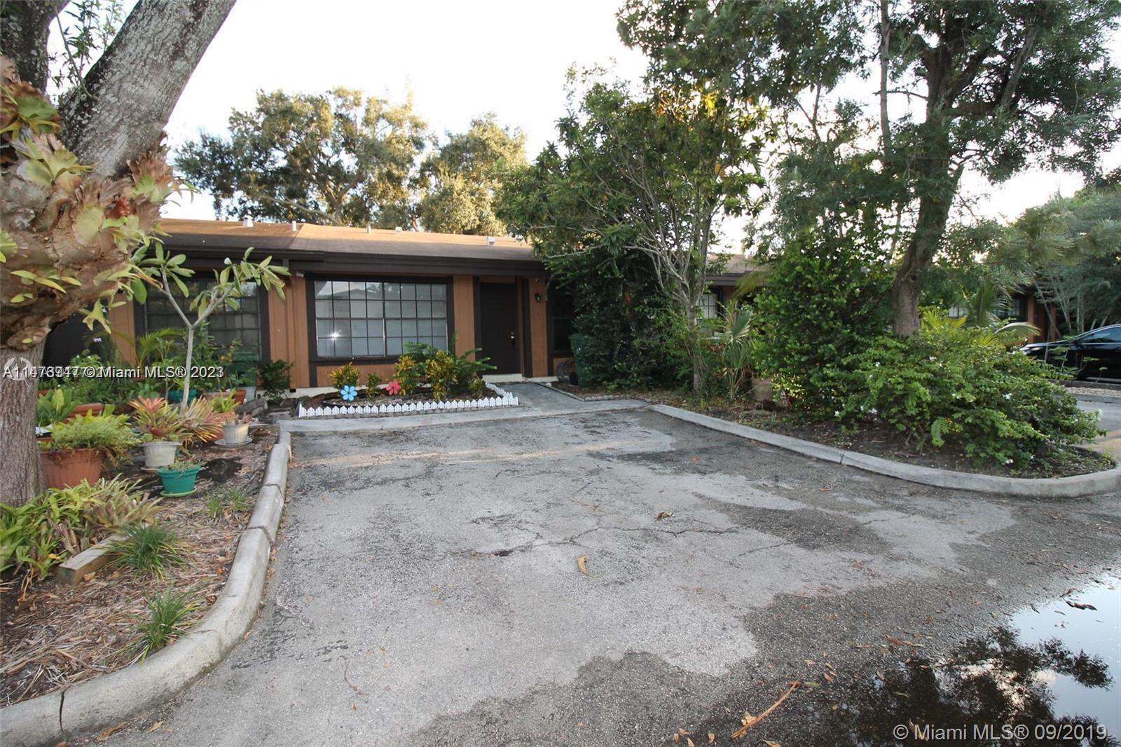 Buttonwood Ave, Pembroke Pines, FL 33026