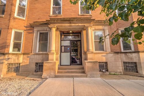 2s-3462 N Sheffield Ave, Chicago, IL, 60657-1637 | Card Image