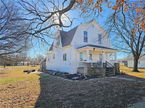 304 W 13th Ave, Garnett, KS, 66032-2114 | Card Image