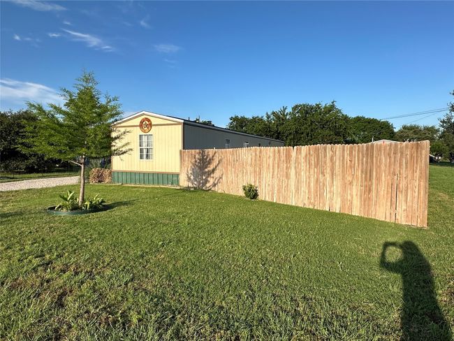 View of yard with an outbuilding | Image 37