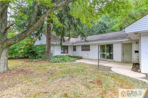 11 Pine Dr, Roosevelt, NJ, 08555-7011 | Card Image