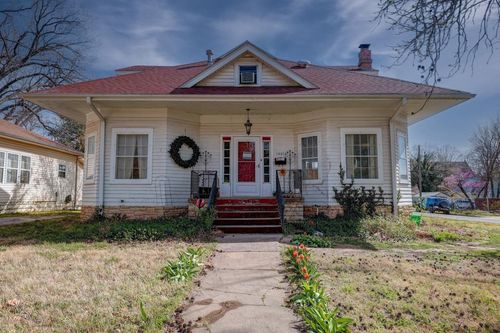 1401 E 5th Ave, Winfield, KS, 67156-2408 | Card Image