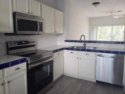 6945-6945 Stoney Creek Cir, Lake Worth, FL, 33467-7212 | Card Image
