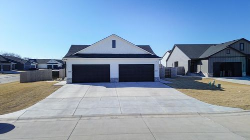 5333 Pinecrest Ct N, Bel Aire, KS, 67220-7800 | Card Image