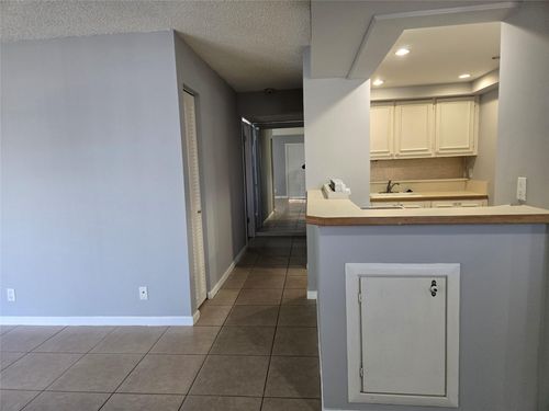 apt-3-1815 Fairview Villas Dr, Palm Springs, FL, 33406-6656 | Card Image