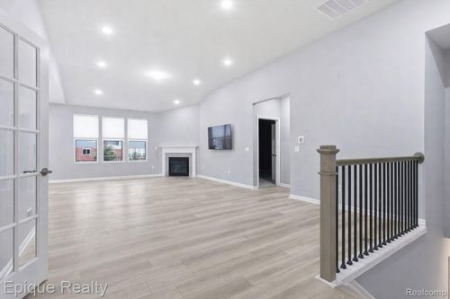 55638 Oak Pointe Dr, Shelby Twp, MI, 48315-6706 | Card Image