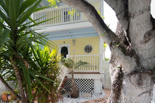 18 Golf Club Dr, Key West, FL, 33040-4377 | Card Image