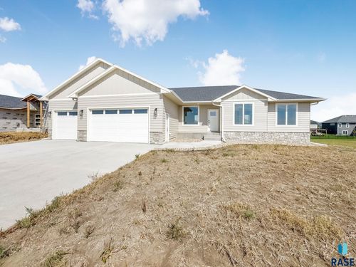 6508 E Fieldview St, Sioux Falls, SD, 57110-8844 | Card Image