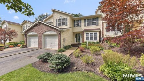 7 Carey Arthur Dr, Wayne, NJ, 07470-4900 | Card Image