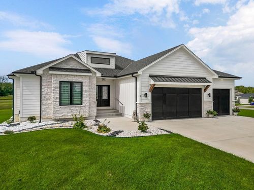 1 S Buffalo Ridge Ct, Lake Winnebago, MO, 64034-7825 | Card Image