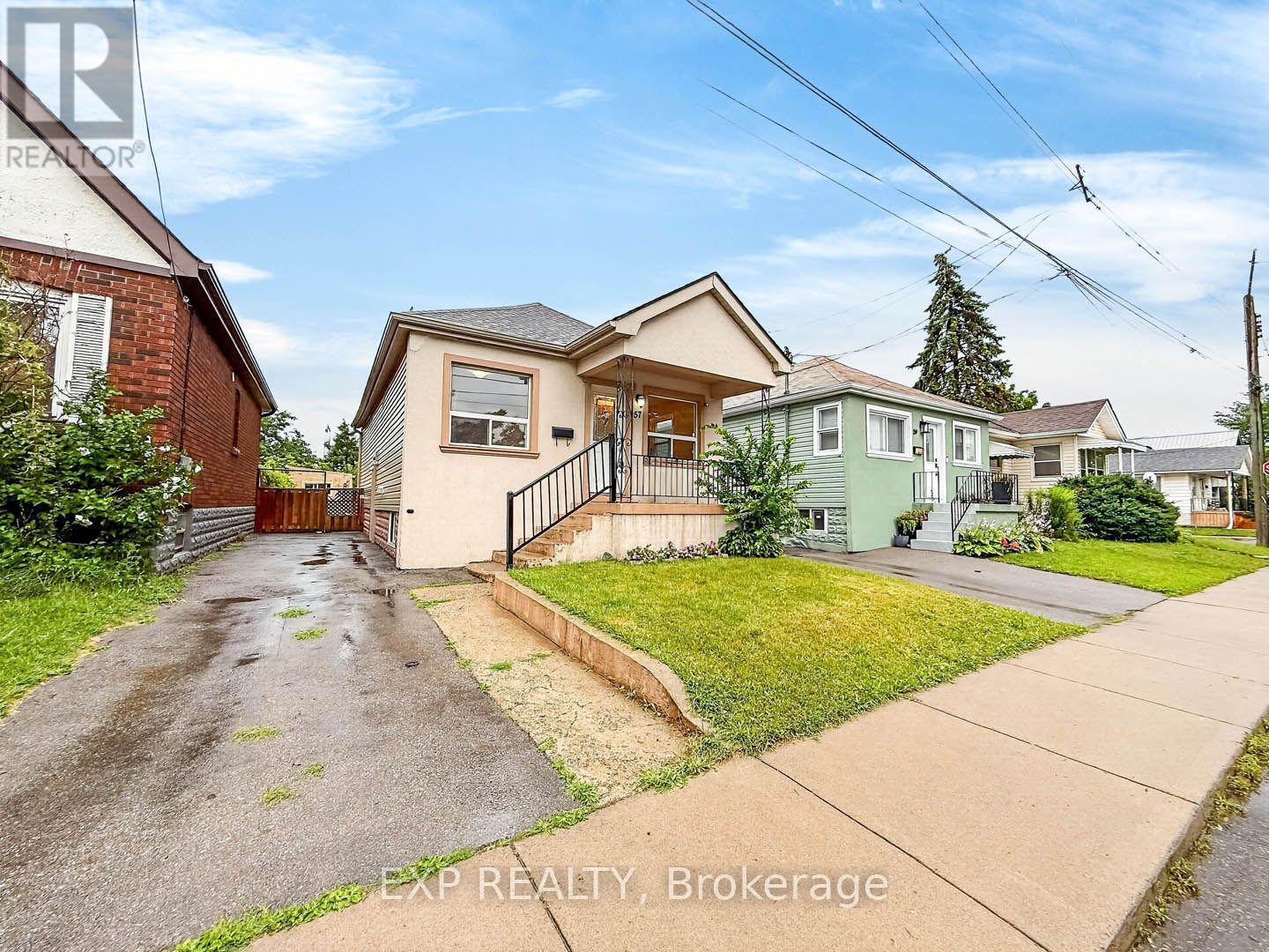 Residential in Hamilton (Bartonville) 3