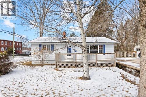 3 Downing St, Fredericton, NB, E3A4M7 | Card Image