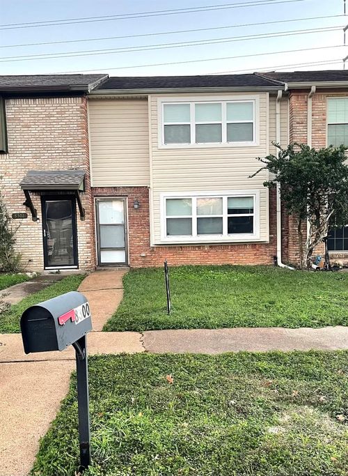 8300 Oakhaven Rd, La Porte, TX, 77571-3610 | Card Image